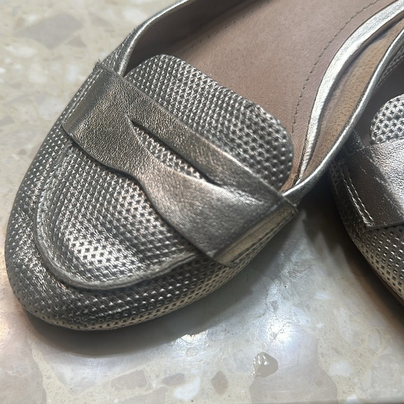 Gold flats - Picture 2 of 2